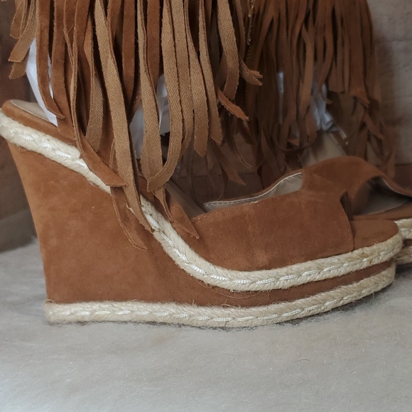 Mark Fringe Wedges - Picture 3 of 9